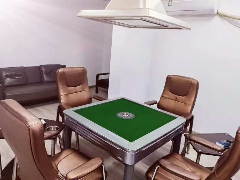 好运转(磊诺棋牌)嘉兴市秀洲区洪兴花园北区201-203号,300㎡棋牌室转让