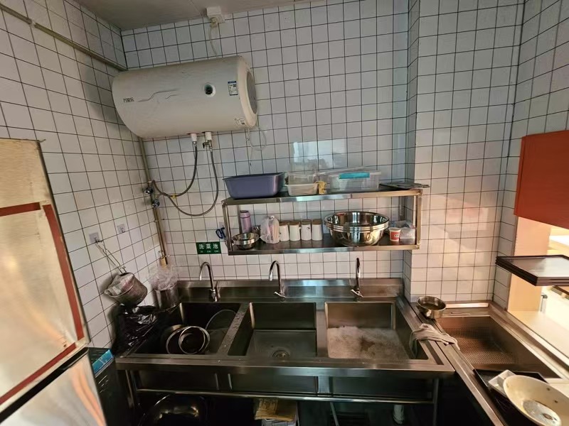 好运转(财羊发羊肉面)十字路口、纯一层158㎡精装羊肉面馆转让