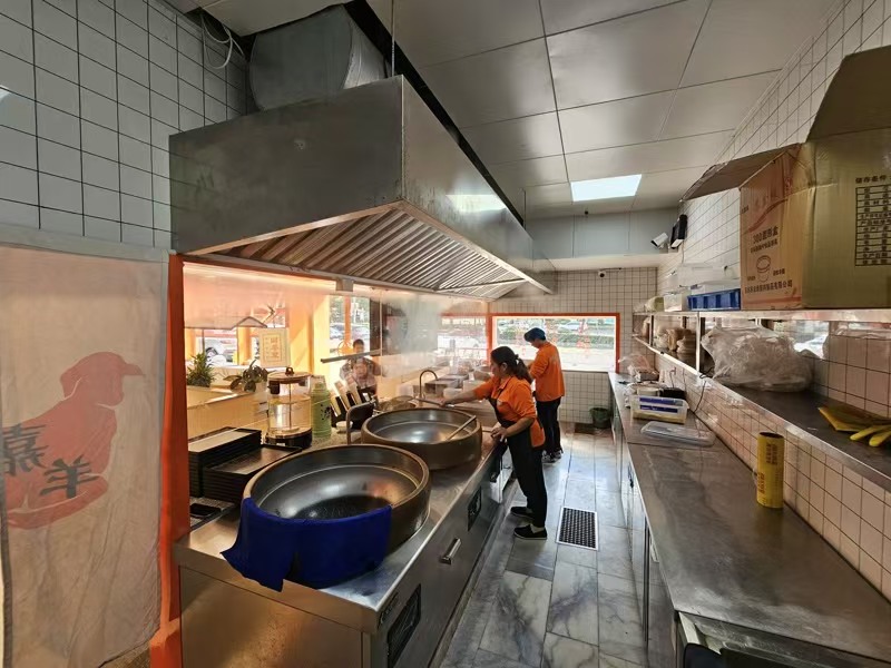 好运转(财羊发羊肉面)十字路口、纯一层158㎡精装羊肉面馆转让