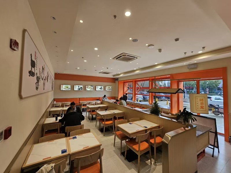 好运转(财羊发羊肉面)十字路口、纯一层158㎡精装羊肉面馆转让