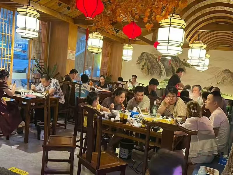 好运转(渝小牛鲜牛肉火锅)餐饮专区纯一层260㎡餐饮店转让、燃气已通