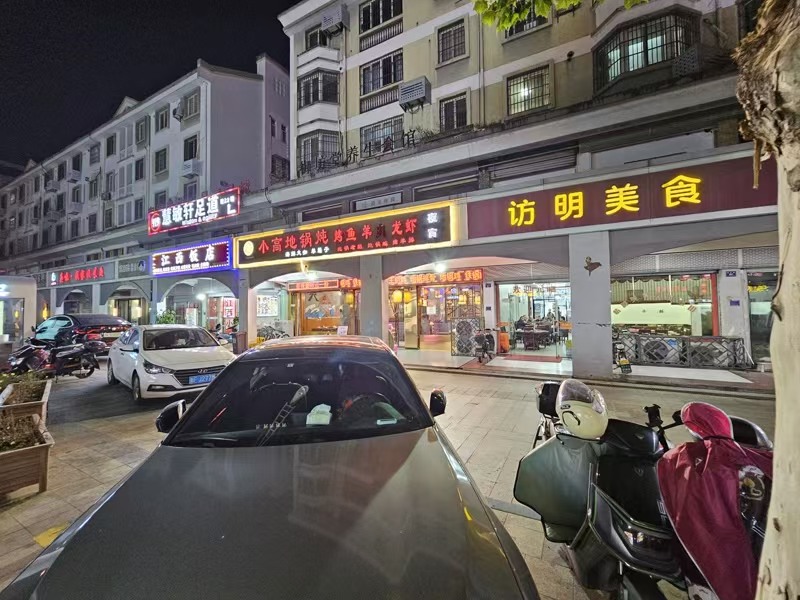 好运转(渝小牛鲜牛肉火锅)餐饮专区纯一层260㎡餐饮店转让、燃气已通