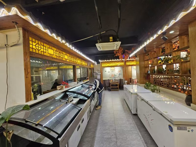 好运转(渝小牛鲜牛肉火锅)餐饮专区纯一层260㎡餐饮店转让、燃气已通