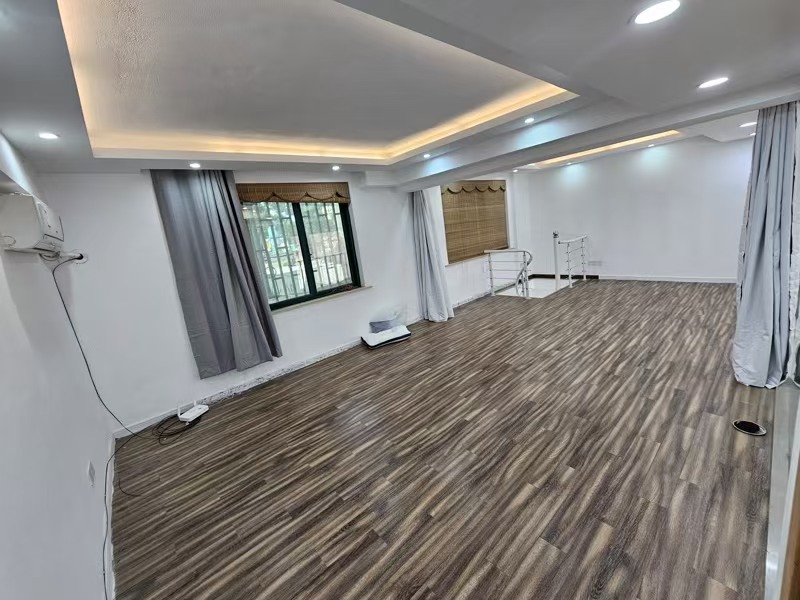 好运转(170㎡店铺出租)濮院毛衫工业重镇、毛衫展厅出租