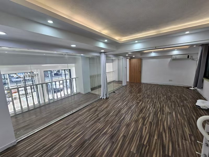 好运转(170㎡店铺出租)濮院毛衫工业重镇、毛衫展厅出租