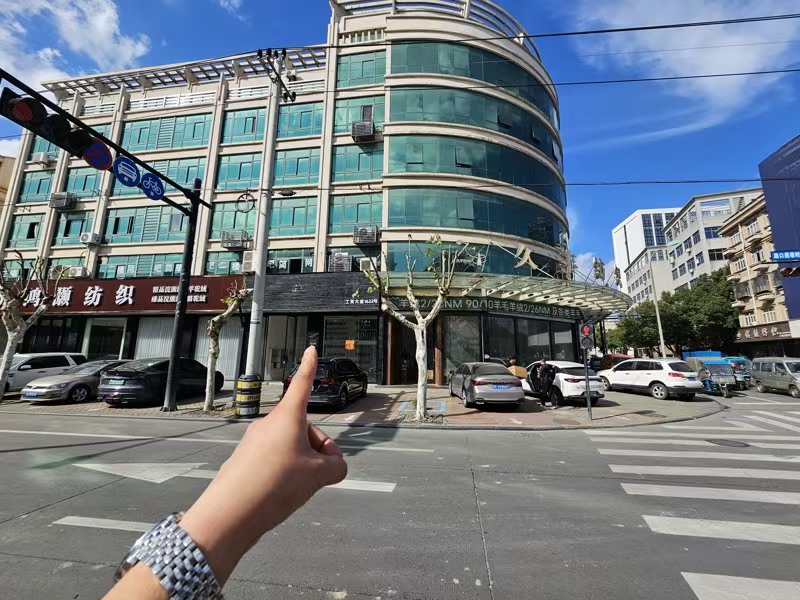 好运转(170㎡店铺出租)濮院毛衫工业重镇、毛衫展厅出租