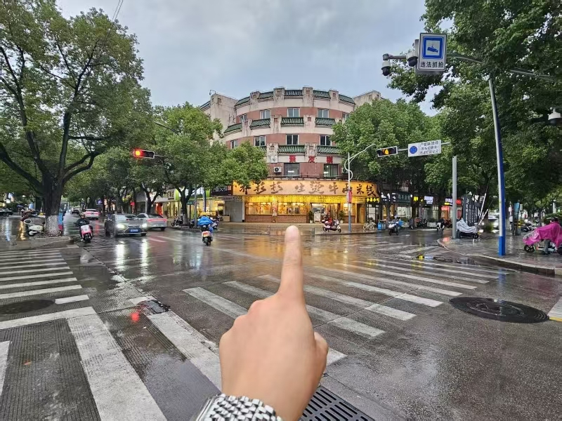 好运转(乔杉杉生烫牛肉米线)城区十字路口超大正拐角100㎡小吃店转让