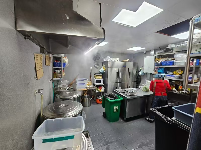 好运转(乔杉杉生烫牛肉米线)城区十字路口超大正拐角100㎡小吃店转让