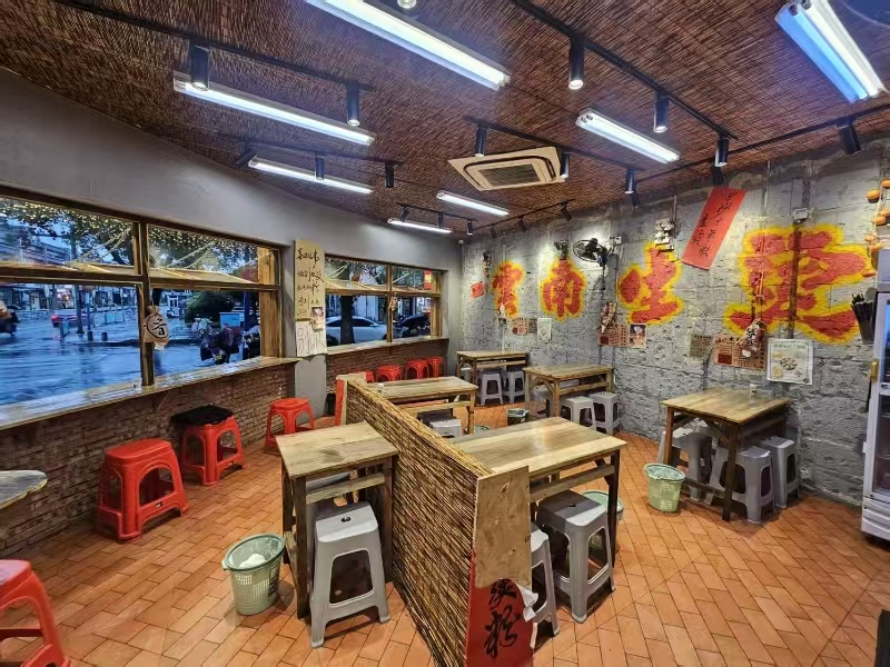 好运转(乔杉杉生烫牛肉米线)城区十字路口超大正拐角100㎡小吃店转让