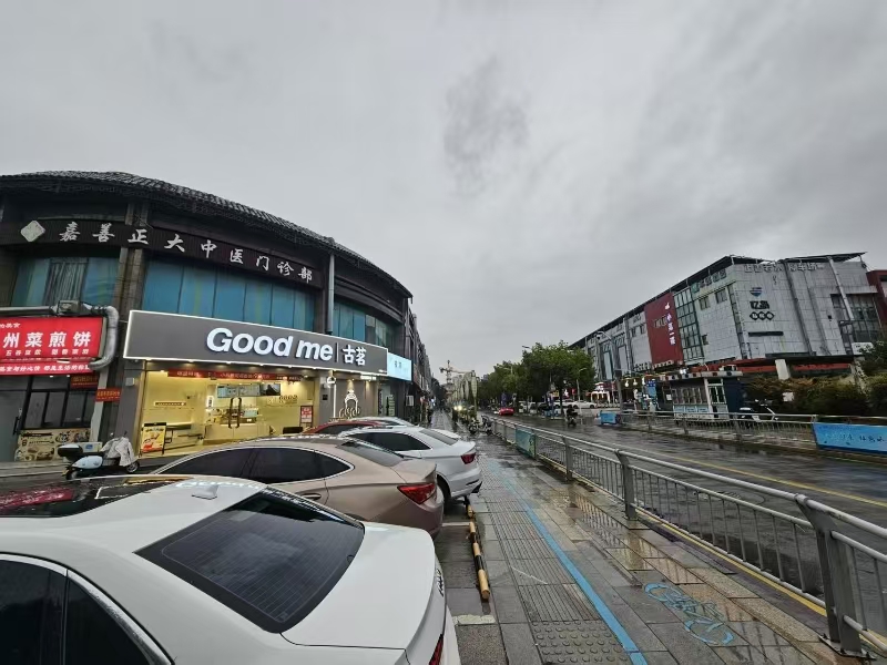 好运转(乔杉杉生烫牛肉米线)城区十字路口超大正拐角100㎡小吃店转让