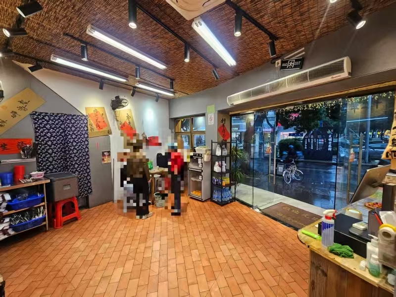 好运转(乔杉杉生烫牛肉米线)城区十字路口超大正拐角100㎡小吃店转让