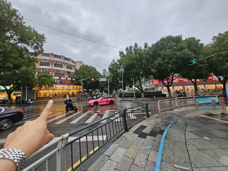 好运转(乔杉杉生烫牛肉米线)城区十字路口超大正拐角100㎡小吃店转让