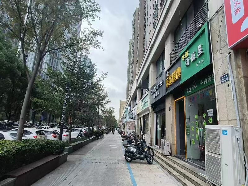 好运转(乐途棋牌)写字楼、居民小区、美食街、精装棋牌室转让