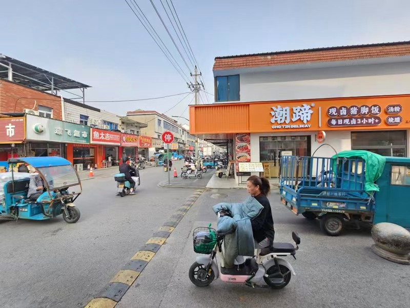 好运转(潮蹄现卤猪脚饭)工业重镇繁华主街十字路口100㎡小吃店转让