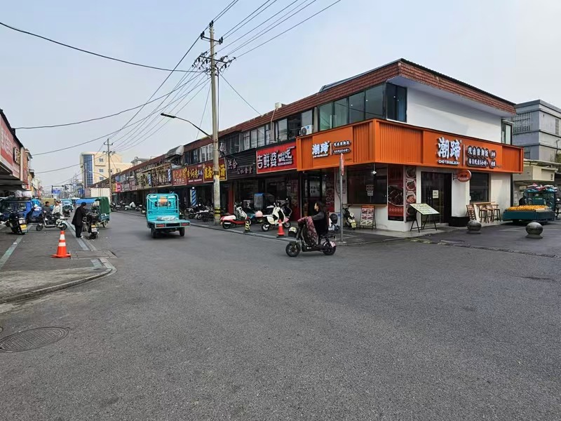 好运转(潮蹄现卤猪脚饭)工业重镇繁华主街十字路口100㎡小吃店转让