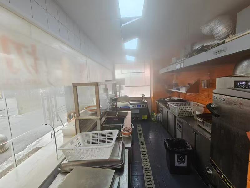 好运转(潮蹄现卤猪脚饭)工业重镇繁华主街十字路口100㎡小吃店转让