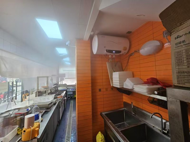 好运转(潮蹄现卤猪脚饭)工业重镇繁华主街十字路口100㎡小吃店转让