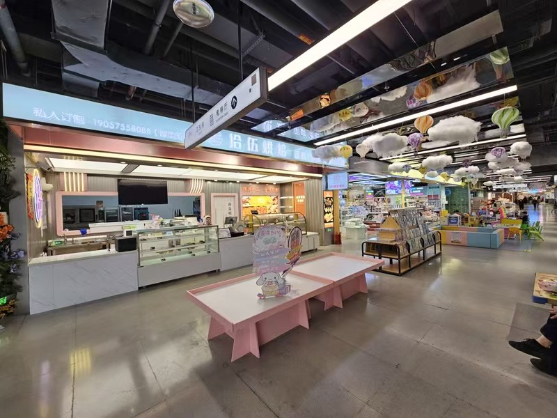 好运转(拾伍烘焙)大型商场‘肯德基旁’进出口第一家56㎡店铺转让