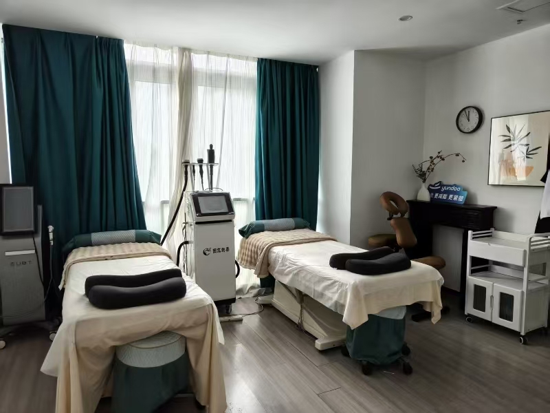 好运转(核脉优容美容)嘉兴高档小区大门口美容店转可餐饮