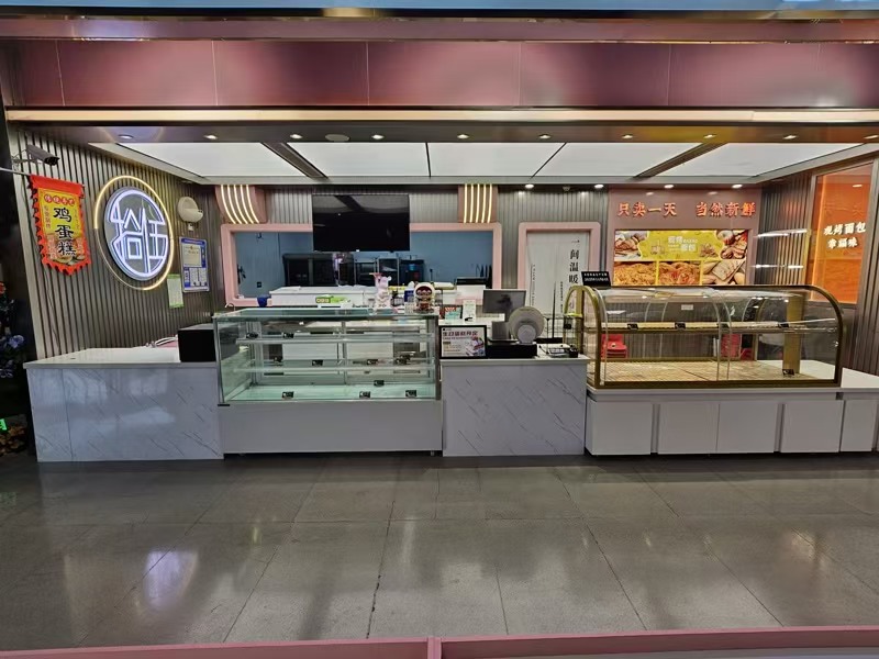 好运转(拾伍烘焙)大型商场‘肯德基旁’进出口第一家56㎡店铺转让