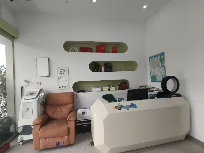 好运转(核脉优容美容)嘉兴高档小区大门口美容店转可餐饮