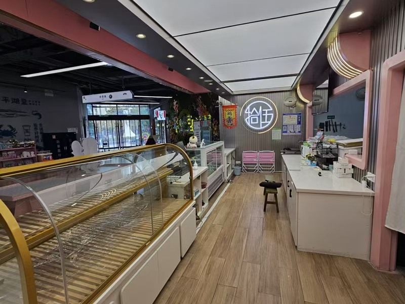 好运转(拾伍烘焙)大型商场‘肯德基旁’进出口第一家56㎡店铺转让