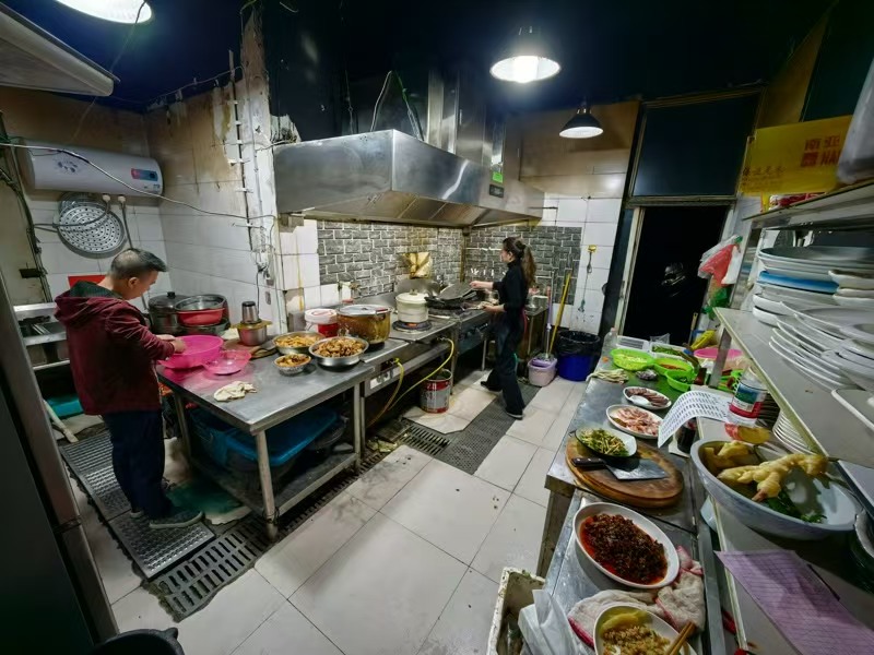 好运转(鲜花椒)桐乡市和平路双小区门口6年餐饮店转让