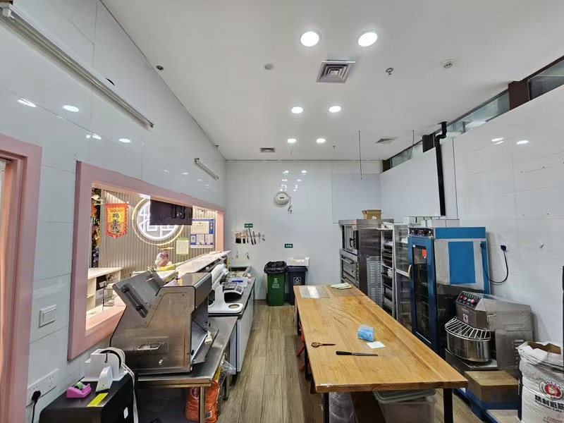 好运转(拾伍烘焙)大型商场‘肯德基旁’进出口第一家56㎡店铺转让