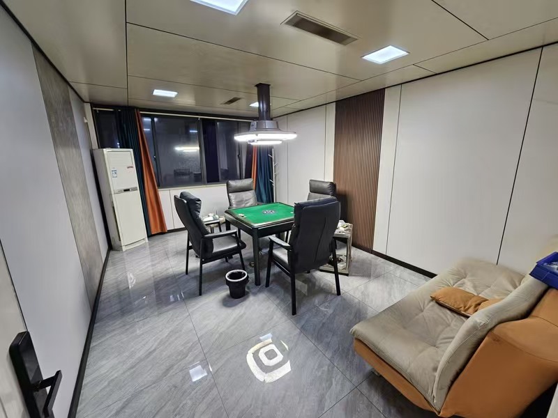 好运转(亿豪台球会所)镇中心‘中学对面’700㎡台球厅转让