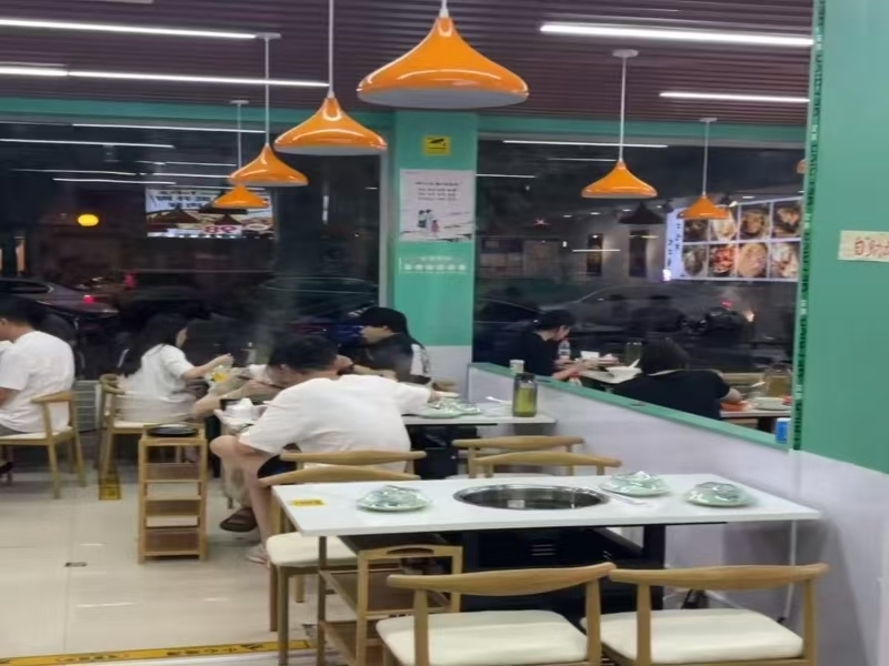 好运转(牛肉馆转让)餐饮街纯一层120平精装餐饮店转让48000