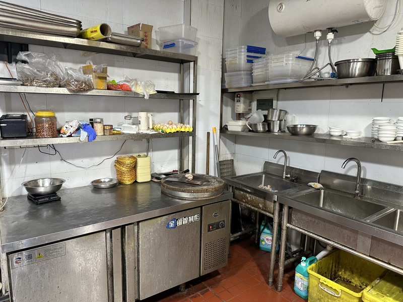 好运转(皖锅福地锅鸡)平湖市景乐步行街对面小区门口餐饮店转让