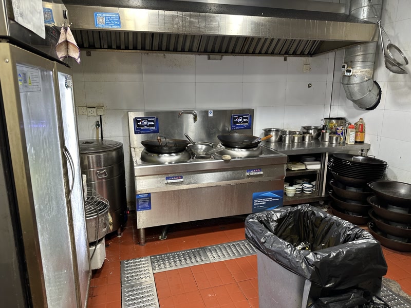 好运转(皖锅福地锅鸡)平湖市景乐步行街对面小区门口餐饮店转让