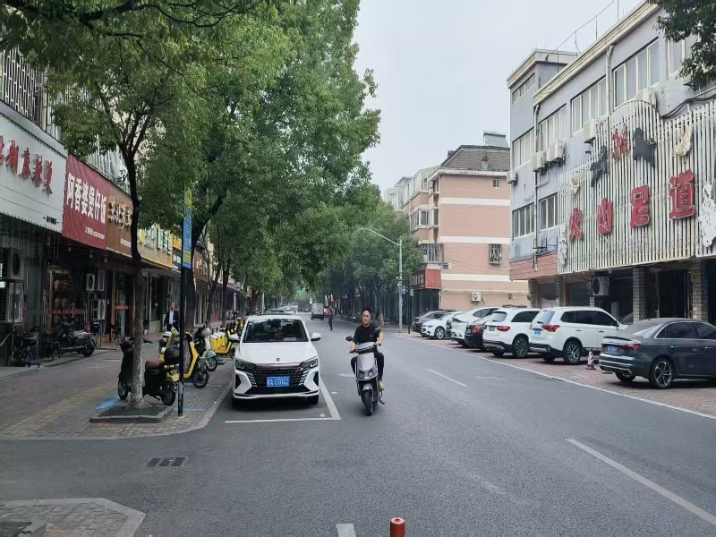 好运转(新胜园东北粘糊麻辣烫)成熟小区、美食街、KTV娱乐场所、小吃店转让