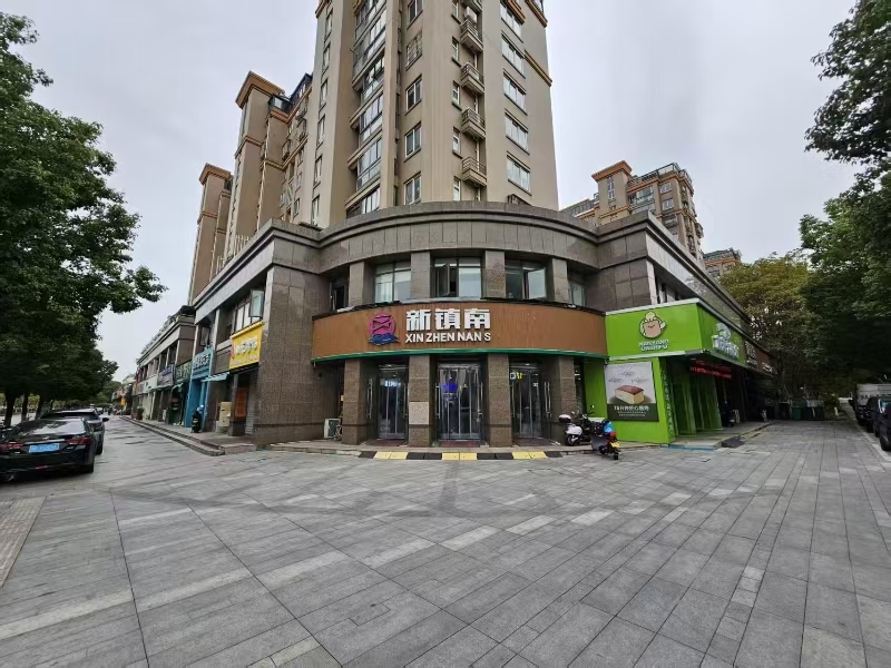 好运转(新镇南超市)菜场门口、十字路口、超大拐角超市转让、营收2万左右