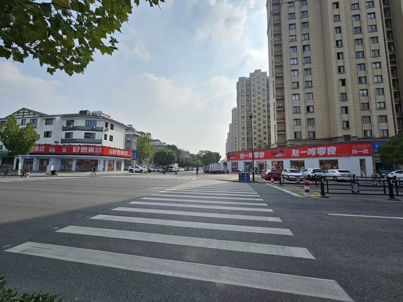 好运转(老味地锅鸡)工业重镇、大型夜市附近、纯一层3间门面餐饮旺铺转让