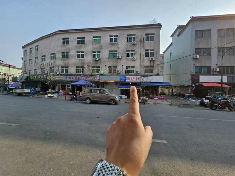 好运转(佰康.水产.海鲜)工业重镇菜场门口旁水产店1万转让,可做餐饮小吃