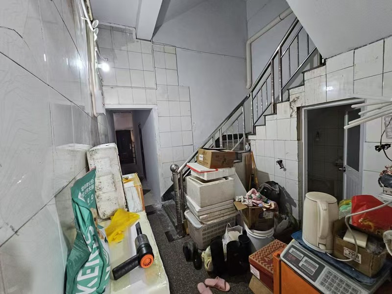 好运转(佰康.水产.海鲜)工业重镇菜场门口旁水产店1万转让,可做餐饮小吃