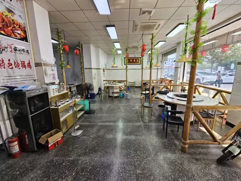 好运转(老味地锅鸡)工业重镇、大型夜市附近、纯一层3间门面餐饮旺铺转让