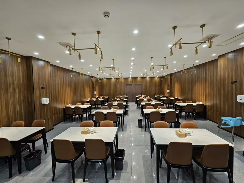 好运转(豪装餐饮店转让)嘉兴主城区蕞繁华段360平餐饮店转让,营收1.2万+/天