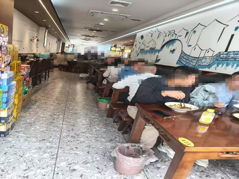 好运转(精装餐饮店转让)咬强羊肉面。南湖区九曲路辰溪里市中心CBD商圈面馆转让