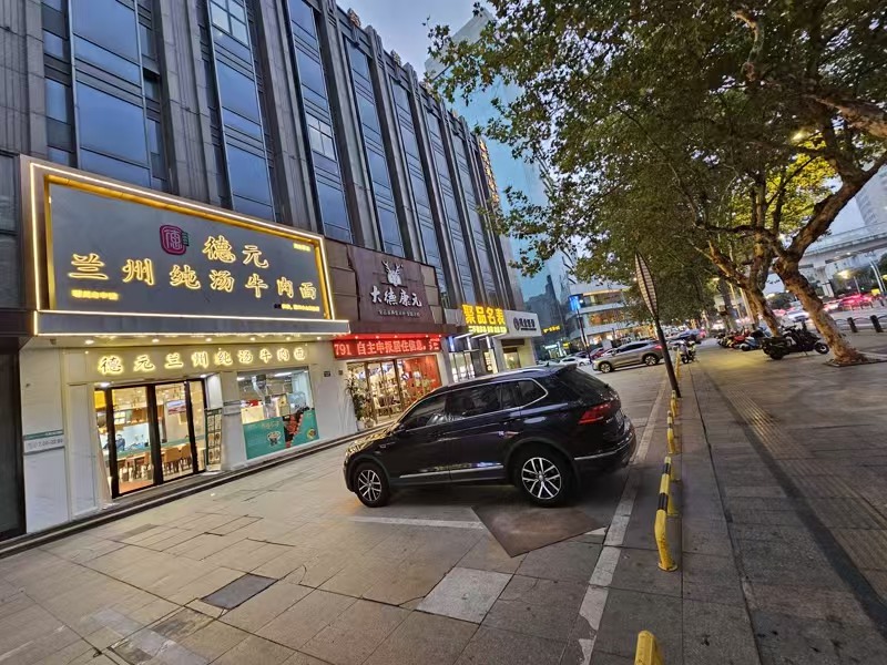 好运转(豪装餐饮店转让)嘉兴主城区蕞繁华段360平餐饮店转让,营收1.2万+/天