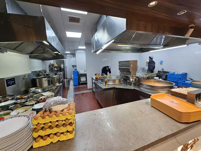 好运转(豪装餐饮店转让)嘉兴主城区蕞繁华段360平餐饮店转让,营收1.2万+/天