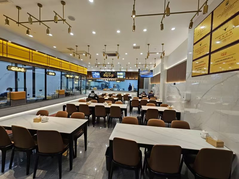 好运转(豪装餐饮店转让)嘉兴主城区蕞繁华段360平餐饮店转让,营收1.2万+/天