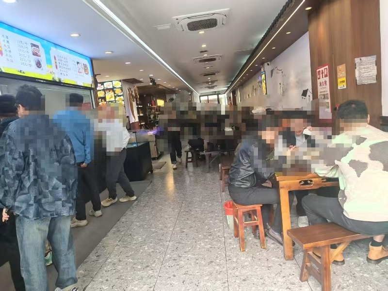 好运转(精装餐饮店转让)咬强羊肉面。南湖区九曲路辰溪里市中心CBD商圈面馆转让