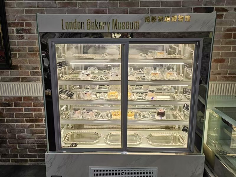 好运转（AM伦敦烘焙店）镇中心十字路口旁、小学门口、蛋糕烘焙店转让