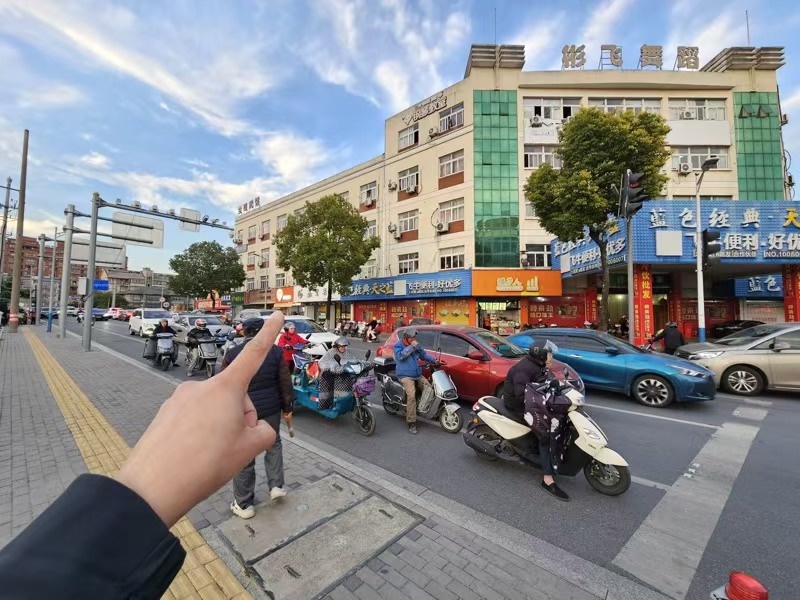 好运转（AM伦敦烘焙店）镇中心十字路口旁、小学门口、蛋糕烘焙店转让