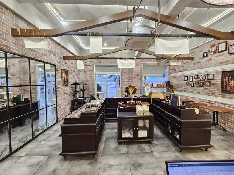 好运转（AM伦敦烘焙店）镇中心十字路口旁、小学门口、蛋糕烘焙店转让