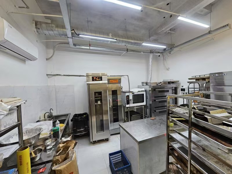 好运转（AM伦敦烘焙店）镇中心十字路口旁、小学门口、蛋糕烘焙店转让