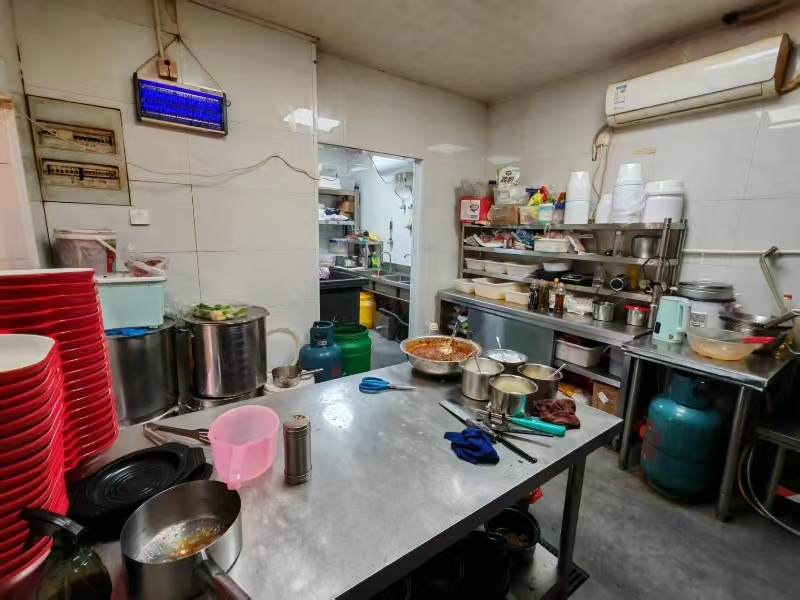 好运转（新胜园东北粘糊麻辣烫）成熟小区、美食街、写字楼娱乐场所、小吃店转让