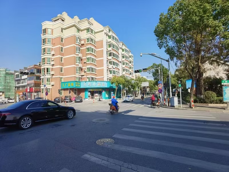 好运转（朝花夕食）新丰镇新阳路83号，万丰公寓傍边，50㎡小吃店转让、